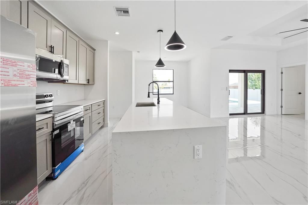 Image 6 of property listing at 2511 7th ST, Cape Coral, FL 33993