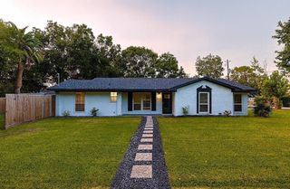 202 Bay Street, La Porte, TX 77571