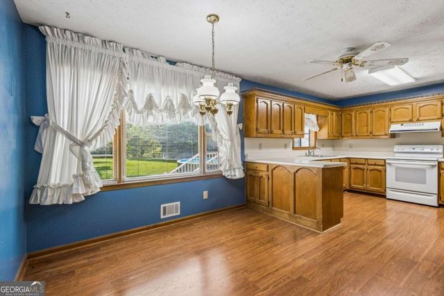 1192 Lakeview Road, Grayson, GA 30017