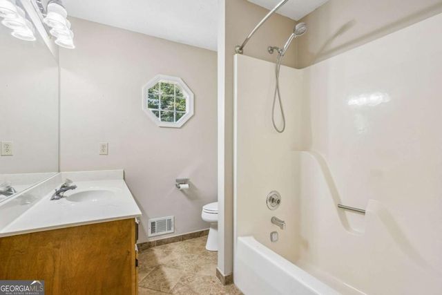 1192 Lakeview Road, Grayson, GA 30017