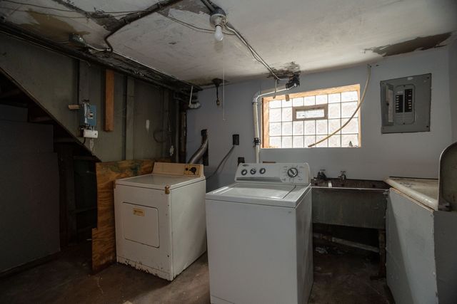 8018 S Bennett Avenue, Chicago, IL 60617