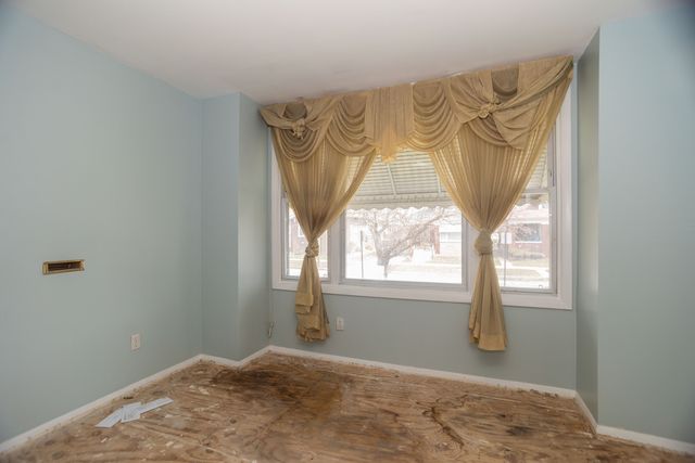 8018 S Bennett Avenue, Chicago, IL 60617