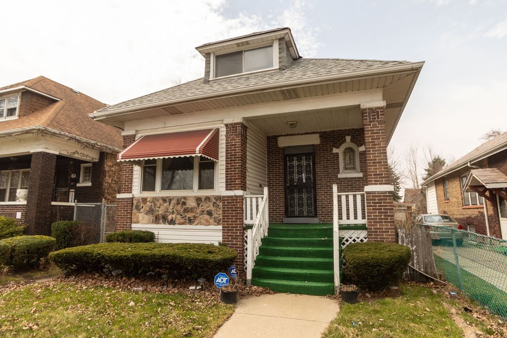 8018 S Bennett Avenue, Chicago, IL 60617