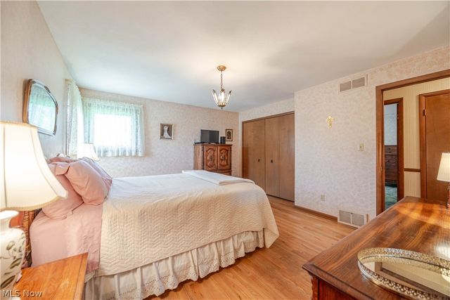 13899 Chippewa Trail, Middleburg Heights, OH 44130