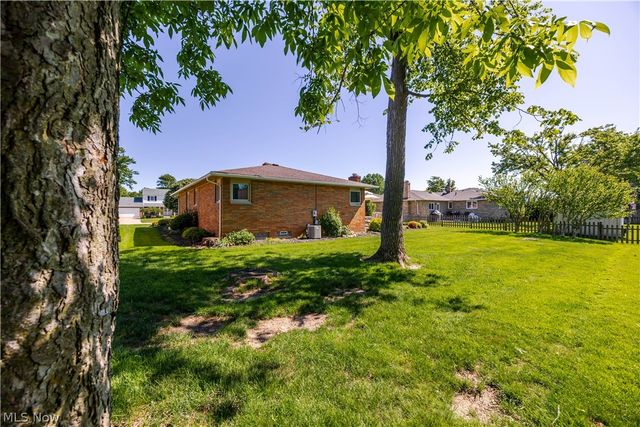 13899 Chippewa Trail, Middleburg Heights, OH 44130
