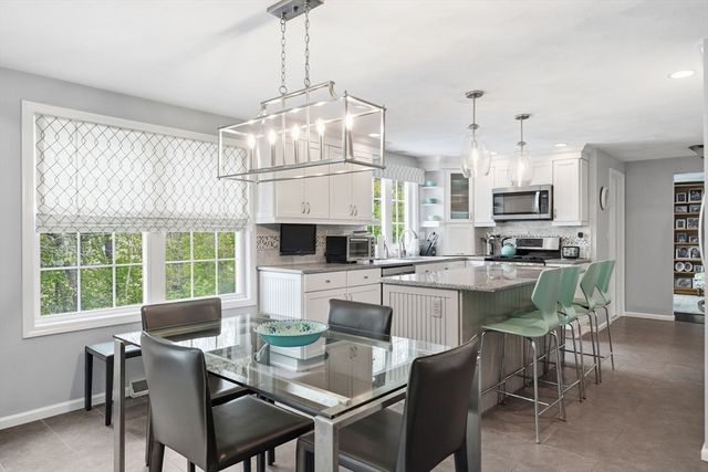 17 Cronin Way, Woburn, MA 01801