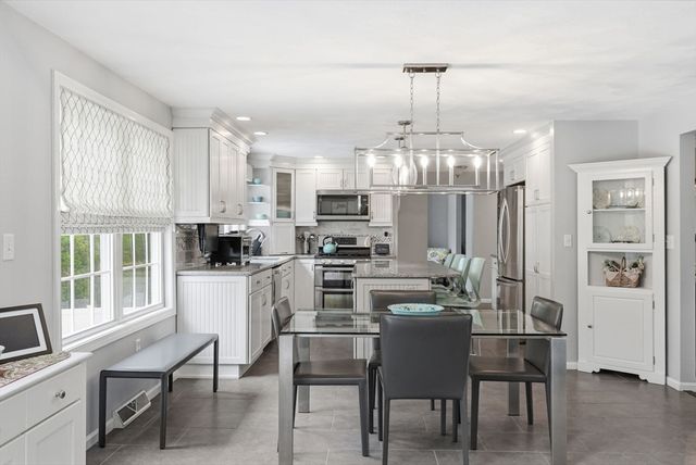 17 Cronin Way, Woburn, MA 01801