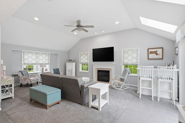 17 Cronin Way, Woburn, MA 01801
