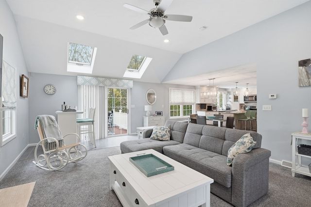 17 Cronin Way, Woburn, MA 01801