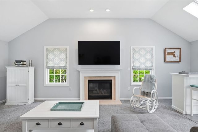 17 Cronin Way, Woburn, MA 01801