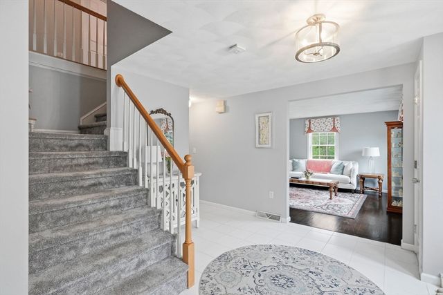 17 Cronin Way, Woburn, MA 01801