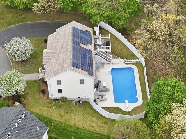 17 Cronin Way, Woburn, MA 01801