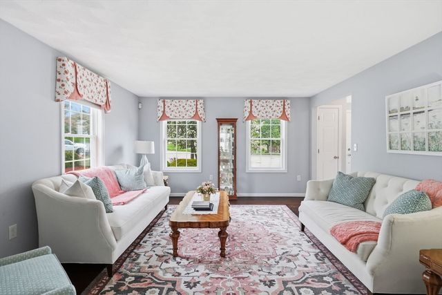 17 Cronin Way, Woburn, MA 01801