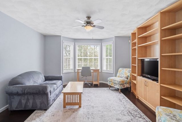 17 Cronin Way, Woburn, MA 01801