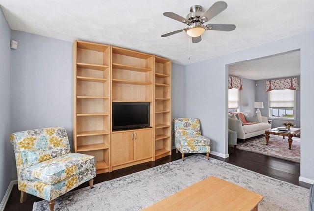 17 Cronin Way, Woburn, MA 01801