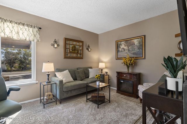 7435 Abington Way, Weeki Wachee, FL 34613