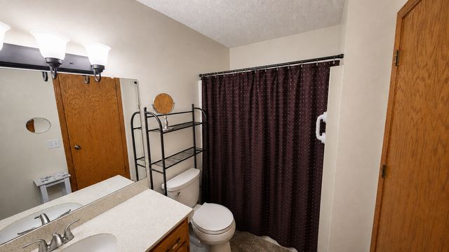940 Douglas Court, Anoka, MN 55303