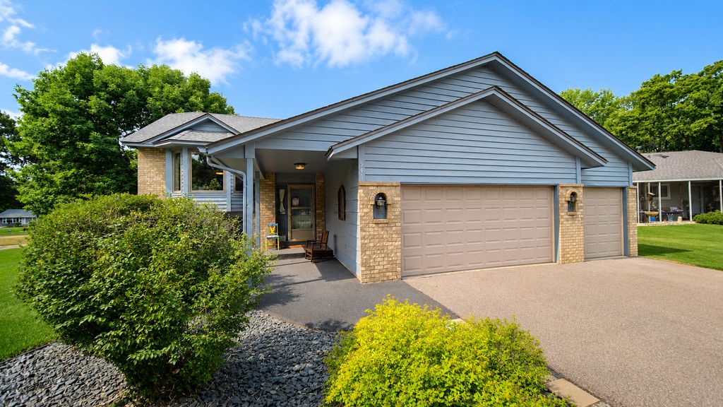 940 Douglas Court, Anoka, MN 55303