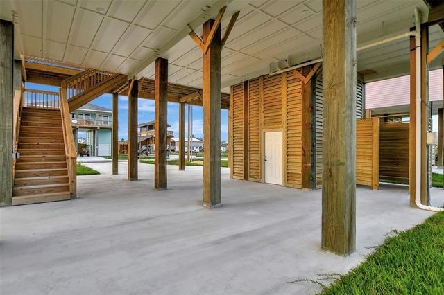 120 Jewel Drive, Crystal Beach, TX 77650
