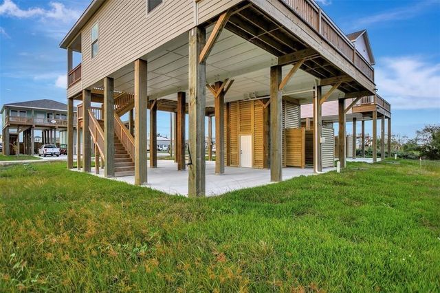 120 Jewel Drive, Crystal Beach, TX 77650