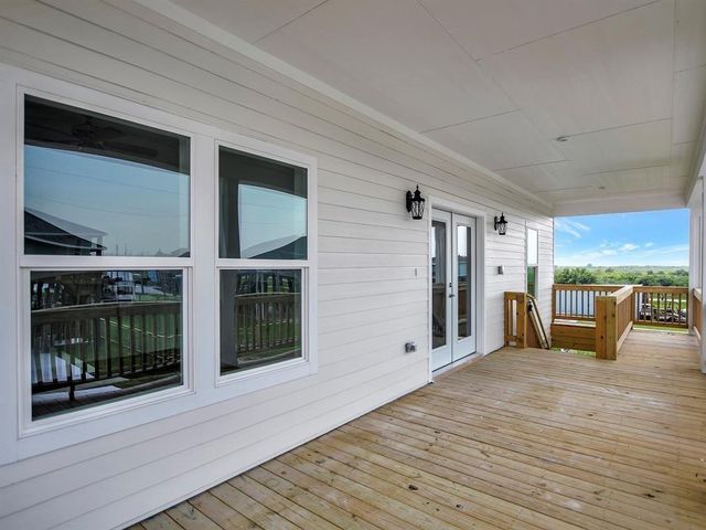 120 Jewel Drive, Crystal Beach, TX 77650