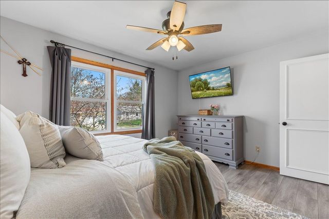 1707 Larkspur LANE, West Bend, WI 53090