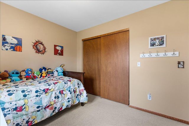 1707 Larkspur LANE, West Bend, WI 53090