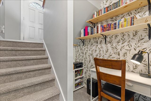 1707 Larkspur LANE, West Bend, WI 53090