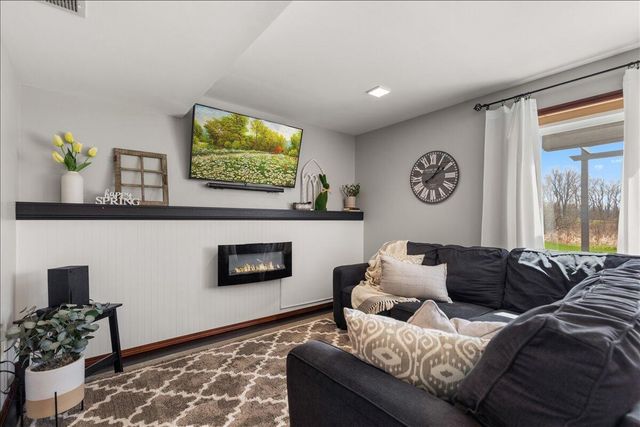 1707 Larkspur LANE, West Bend, WI 53090