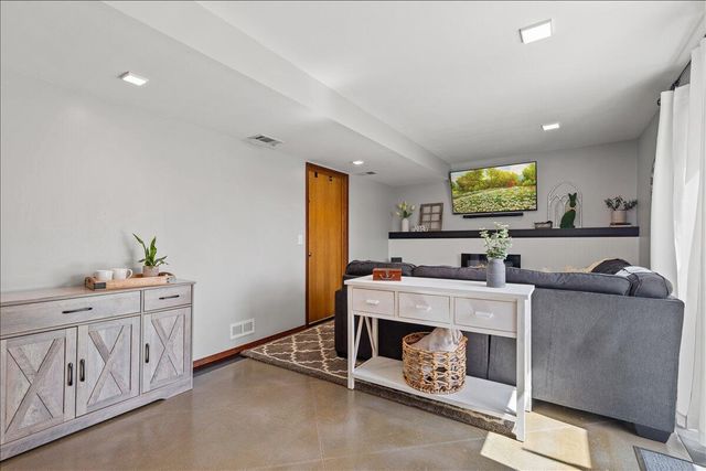 1707 Larkspur LANE, West Bend, WI 53090