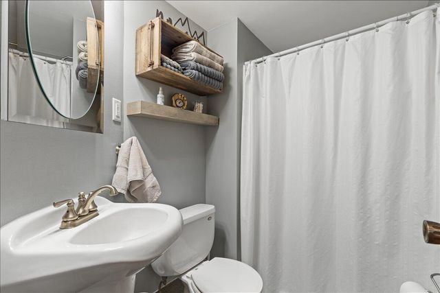 1707 Larkspur LANE, West Bend, WI 53090