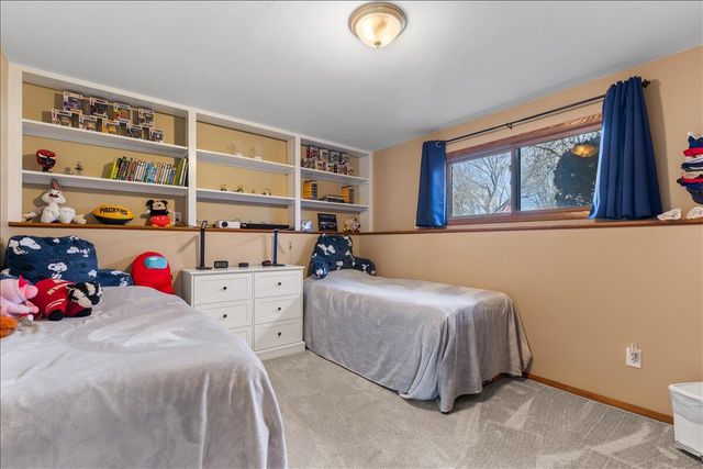 1707 Larkspur LANE, West Bend, WI 53090