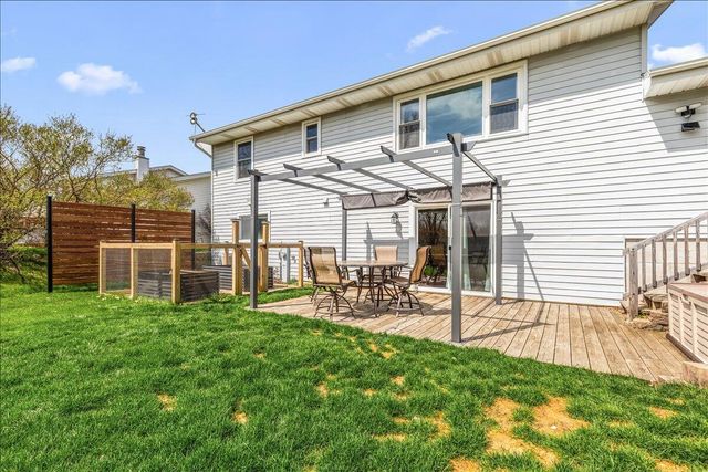 1707 Larkspur LANE, West Bend, WI 53090