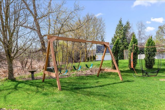 1707 Larkspur LANE, West Bend, WI 53090