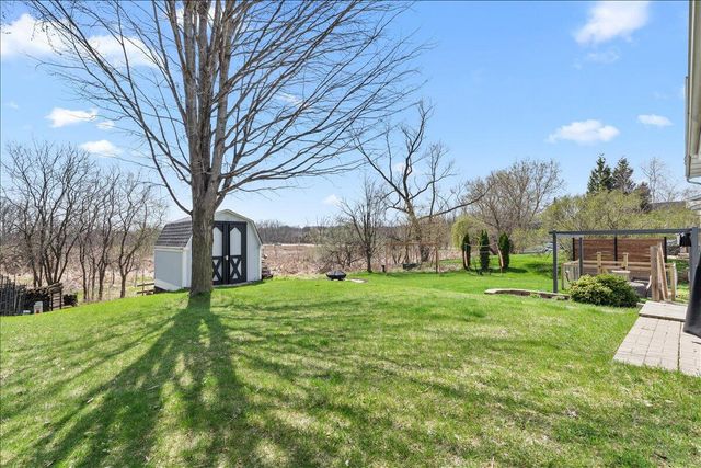 1707 Larkspur LANE, West Bend, WI 53090