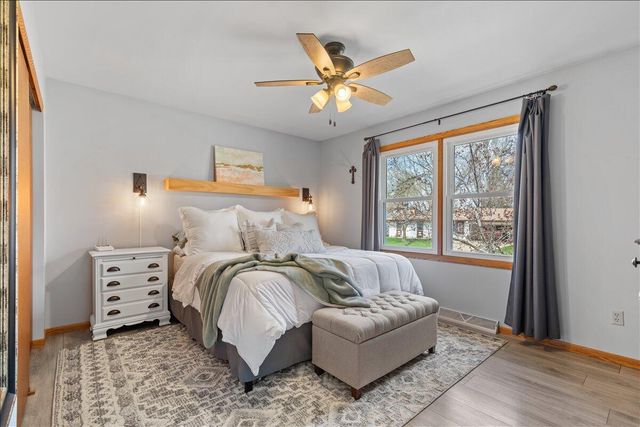 1707 Larkspur LANE, West Bend, WI 53090