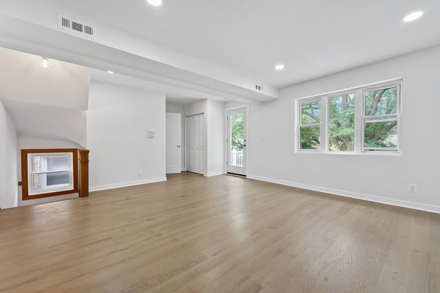 7234 N Hamilton Avenue, Chicago, IL 60645