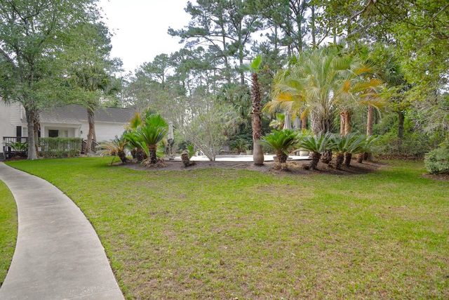 114 Post Office Ln., Pawleys Island, SC 29585