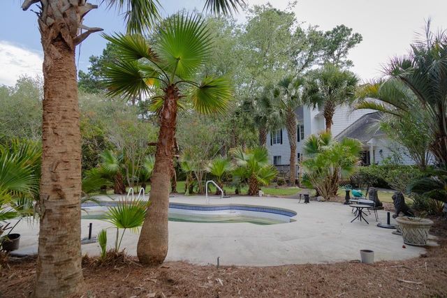 114 Post Office Ln., Pawleys Island, SC 29585