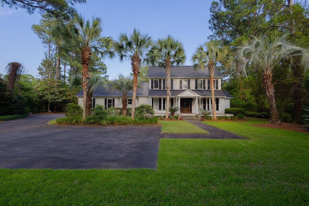 114 Post Office Ln., Pawleys Island, SC 29585