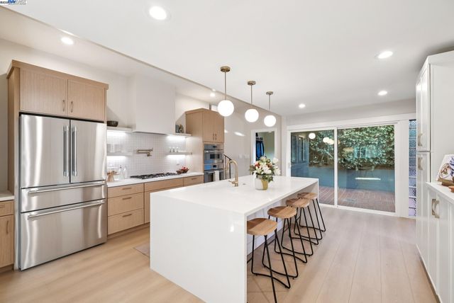 201 Amherst Ave, Kensington, CA 94708