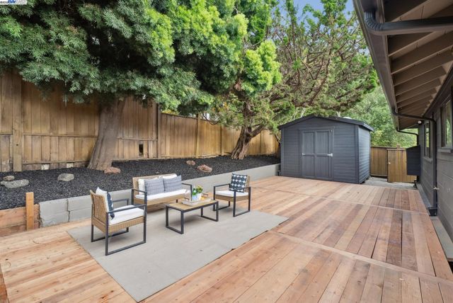 201 Amherst Ave, Kensington, CA 94708