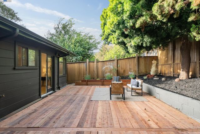 201 Amherst Ave, Kensington, CA 94708