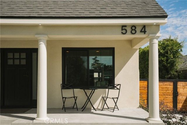 584 N Plymouth Boulevard, Los Angeles, CA 90004