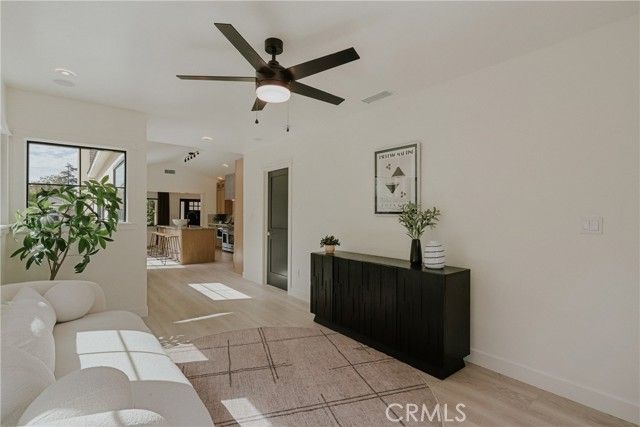 584 N Plymouth Boulevard, Los Angeles, CA 90004