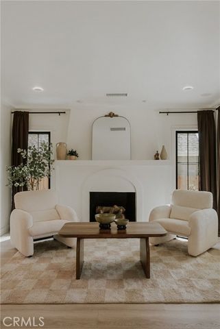 584 N Plymouth Boulevard, Los Angeles, CA 90004