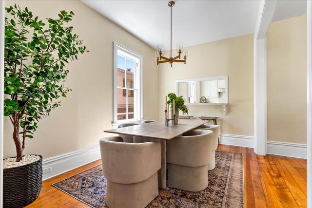 1704 N St, Sacramento, CA 95811