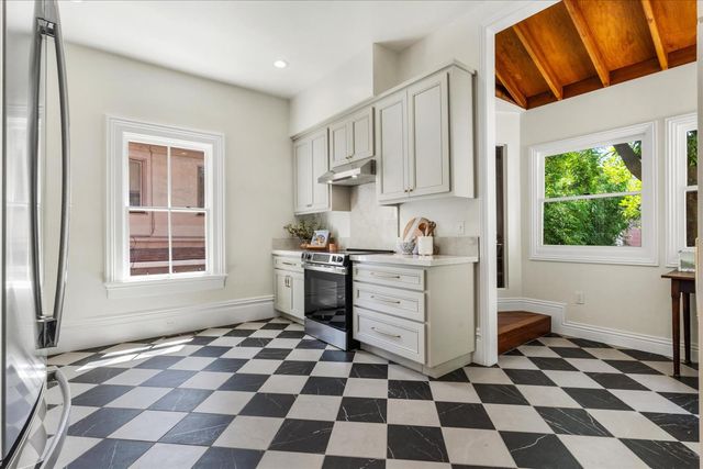 1704 N St, Sacramento, CA 95811