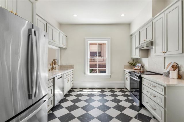 1704 N St, Sacramento, CA 95811