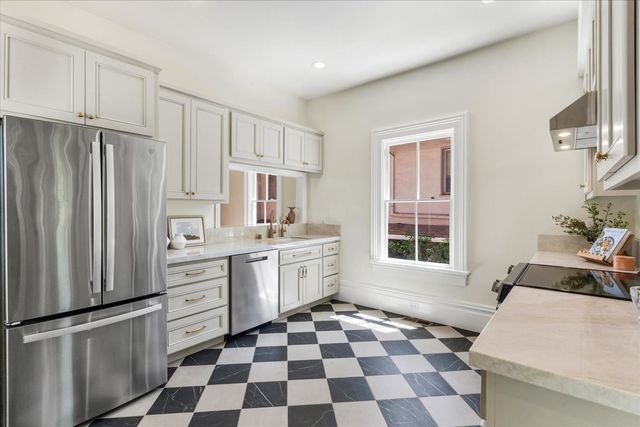 1704 N St, Sacramento, CA 95811